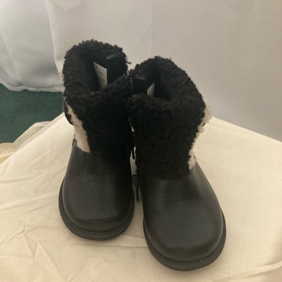 Toddlers RACHEL SHOES Panda Boots Size 5T  EUC - Picture 2 of 7